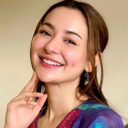 Hania Aamir Sister