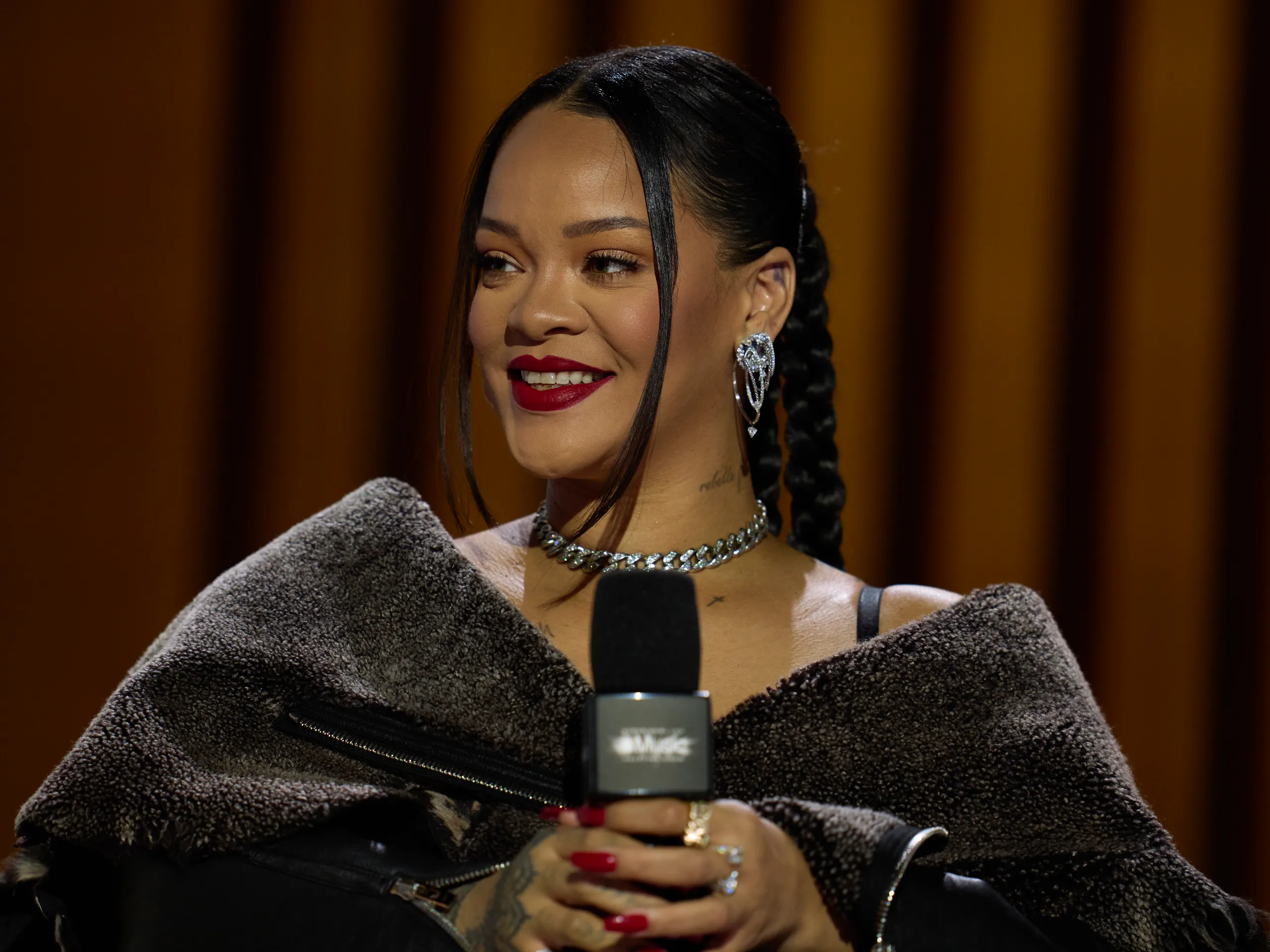 Rihanna Age, Height, Religion, Husband, Songs, Family, Wiki & More